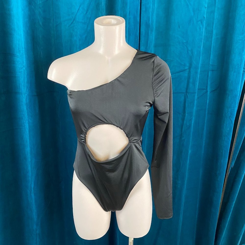 Pretty Little Thing One Shoulder Cutout Bodysuit - Picture 1 of 7